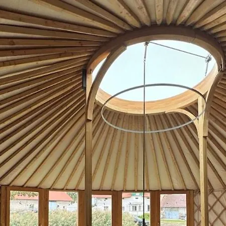 Glamping Nad Meandry V Jurtě Chyňava