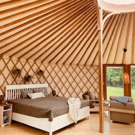 Glamping Nad Meandry V Jurtě * Chyňava